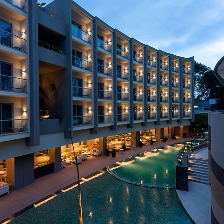 Radisson Blu Hotel & Residence Nairobi Arboretum Exterior photo The hotel's main pool