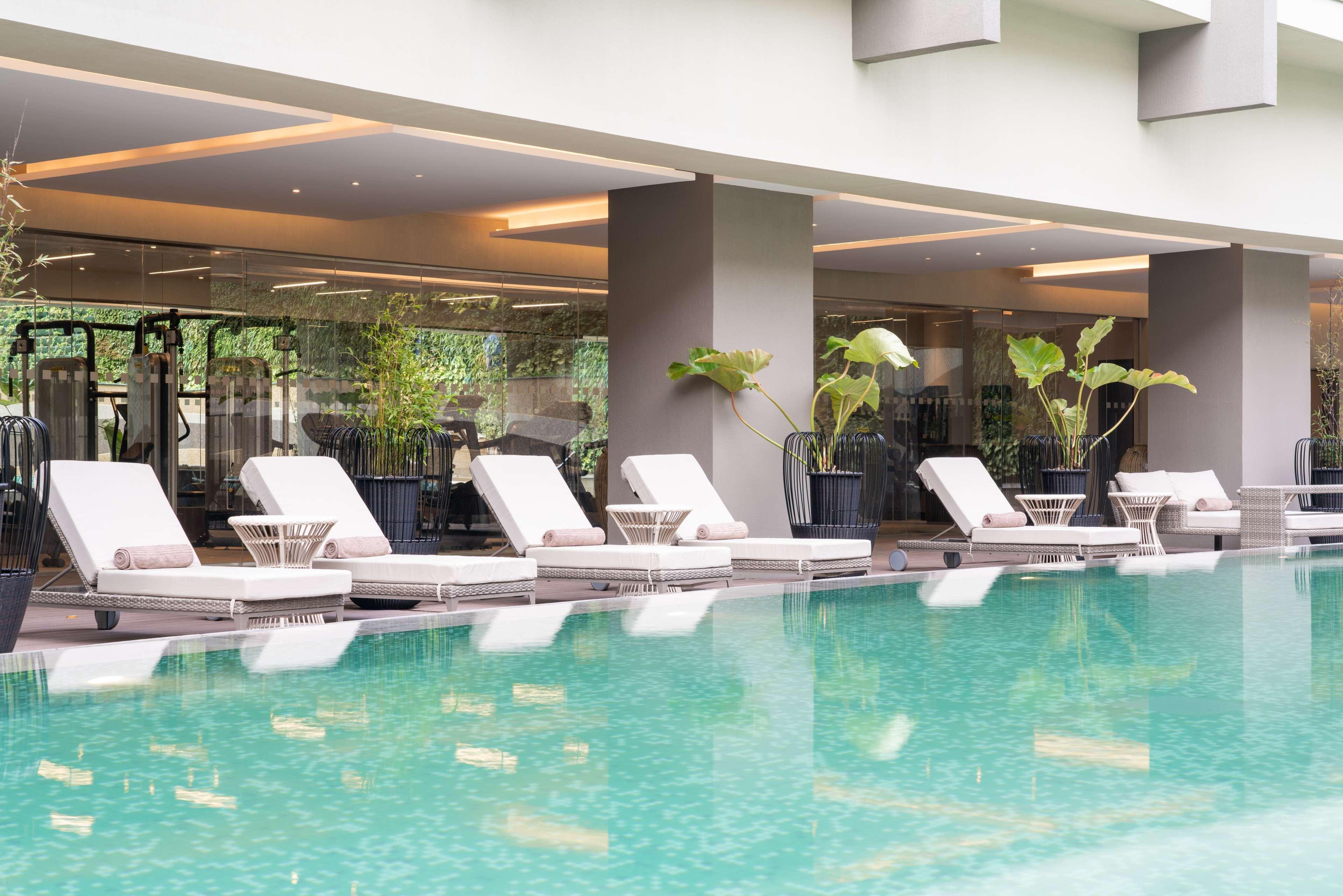 Radisson Blu Hotel & Residence Nairobi Arboretum Exterior photo The swimming pool at the hotel