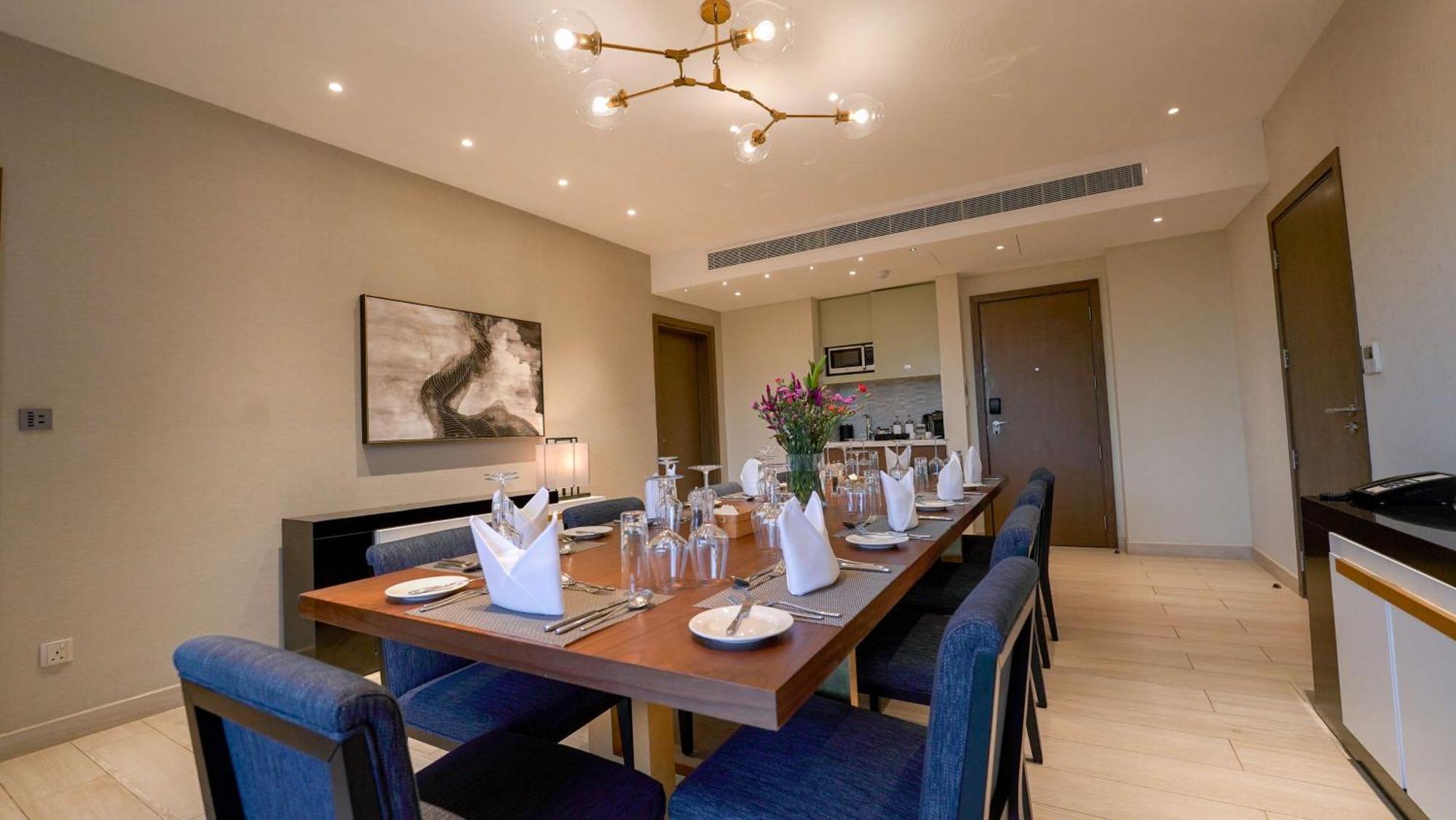 Radisson Blu Hotel & Residence Nairobi Arboretum Exterior photo A dining room at the hotel