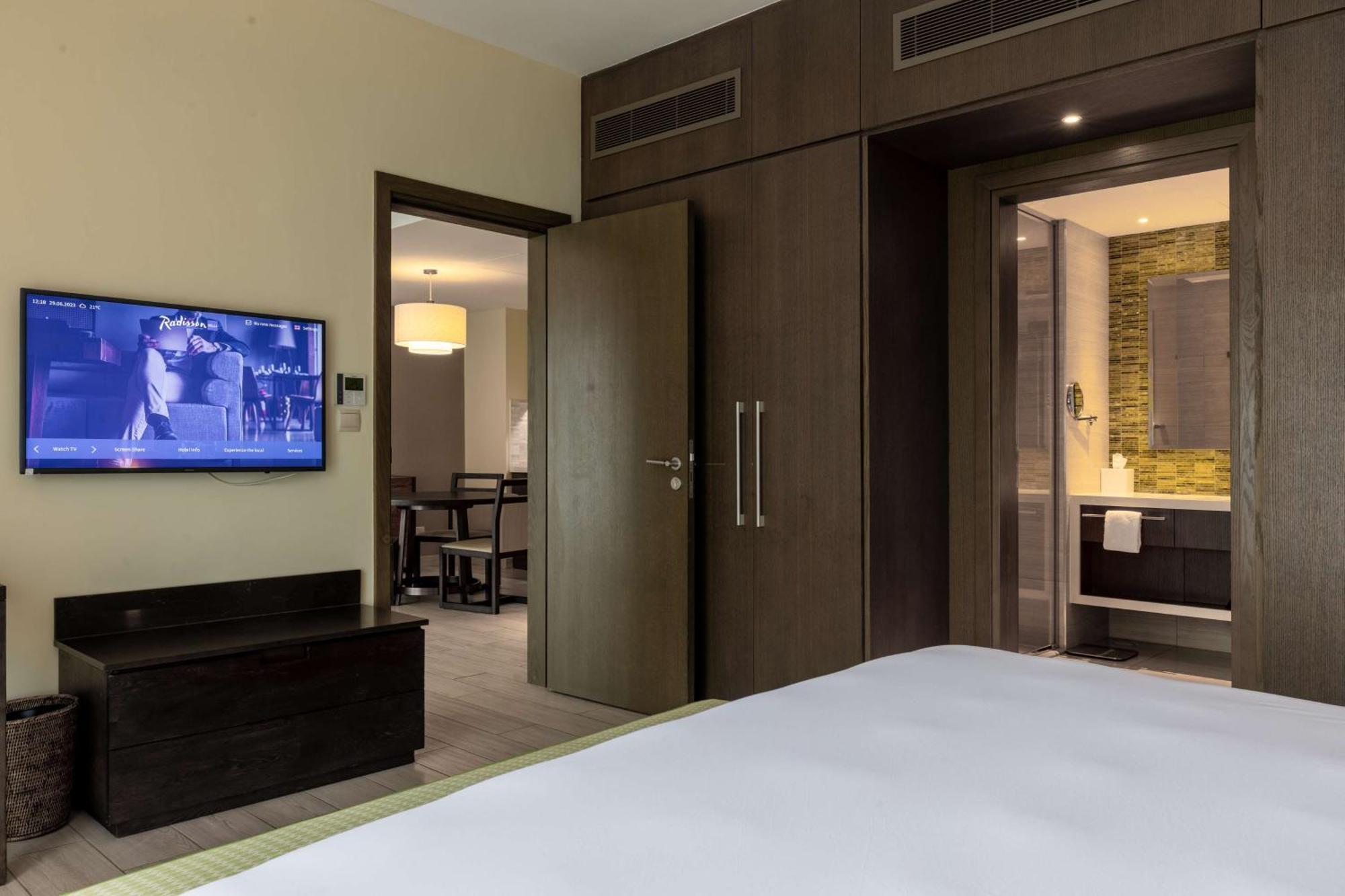 Radisson Blu Hotel & Residence Nairobi Arboretum Exterior photo Suite