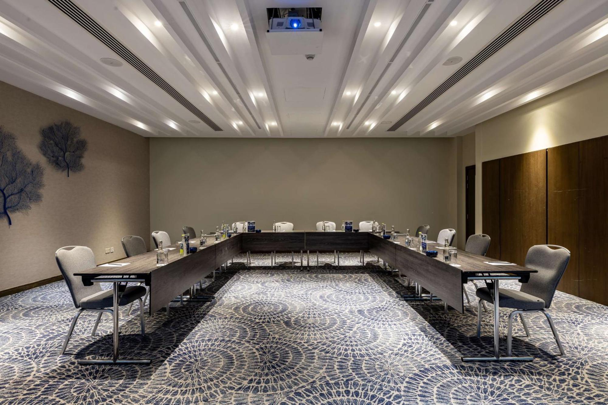 Radisson Blu Hotel & Residence Nairobi Arboretum Exterior photo Meeting room