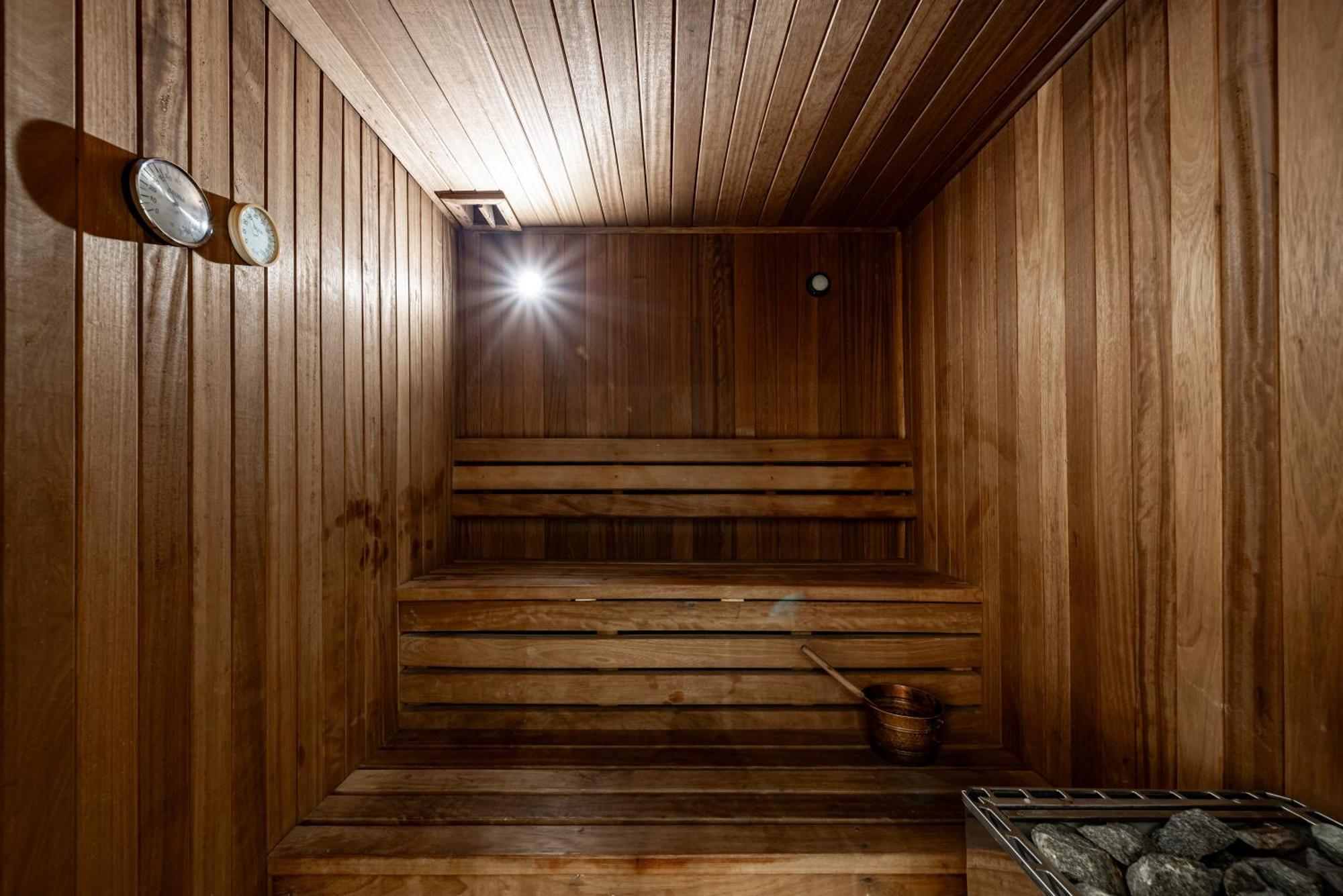 Radisson Blu Hotel & Residence Nairobi Arboretum Exterior photo A Finnish sauna