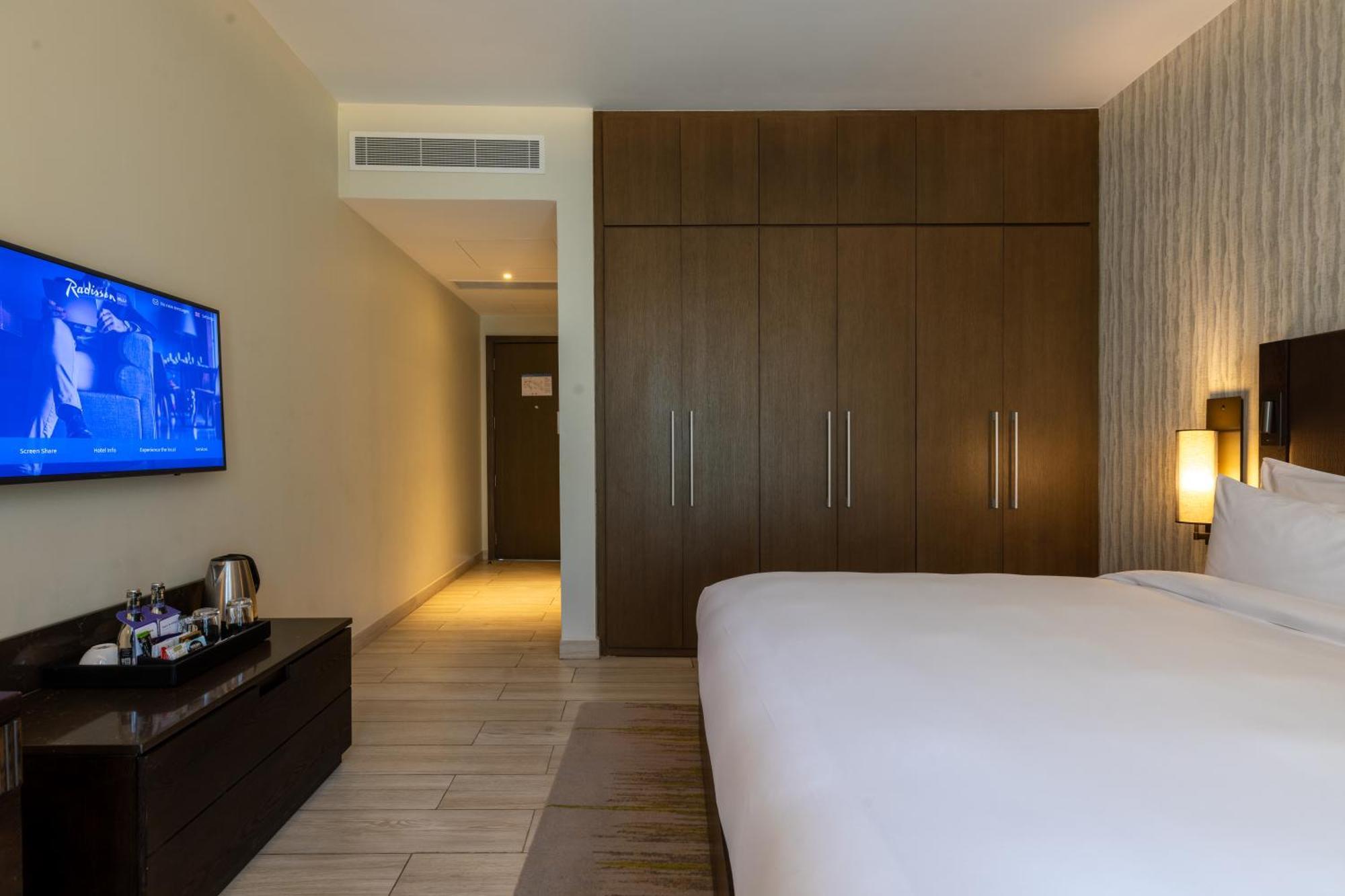 Radisson Blu Hotel & Residence Nairobi Arboretum Exterior photo Deluxe room